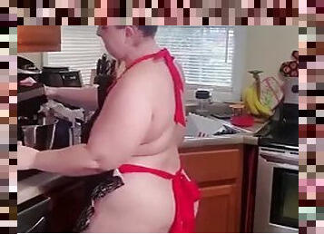 Midwest BBW MILF bakes cookies naked