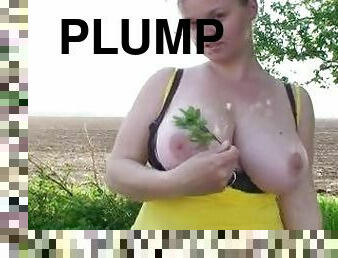 Plumper strips outdoors to show big naturals
