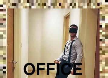 Fit hunky dom manager has quick wank on his lunch break in the office corridor