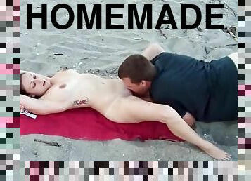 Eating pussy on the beach and fucking her