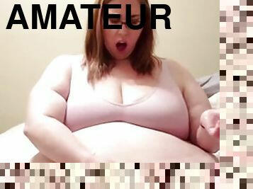 Obese woman mastrubates by using her bellybutton