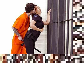 Stunning female guard fucks the one inmate she finds sexy