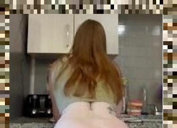 Cute Redhead Twerks For You