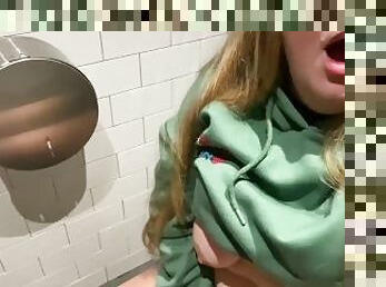 I FILM MYSELF WHILE I MASTURBATING IN PUBLIC TOILET