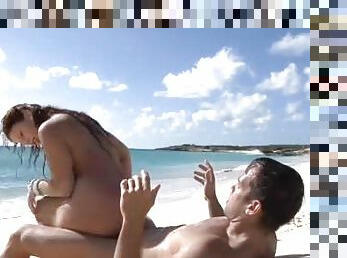 Great sex with naked babe on the beach