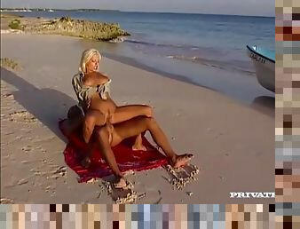 Bleach blonde whore on the beach fucked in the ass