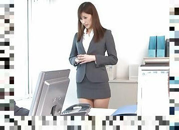 Looks like Aya Kisaki doesn't mind getting drilled in the office!