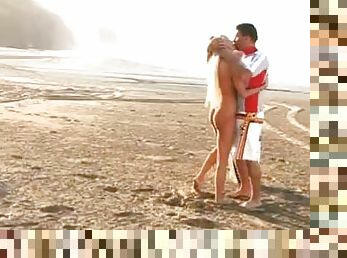 Blonde Babe Gets a Good Fuck in the Beach