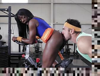 sext ebony Ana Foxxx have memorable sex with her friend at the gym