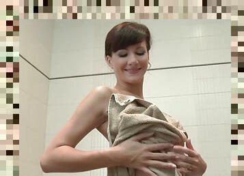 Brunette cutie Lauren Crist loves exploring her body during a shower