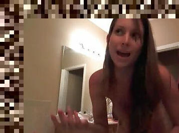 Webcam chat with brunette Lelu Love