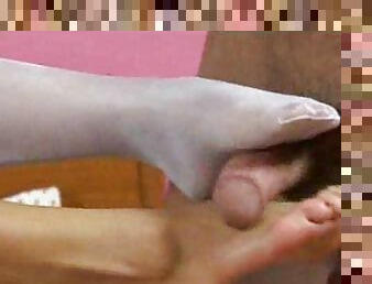 Ladies team up to give him a footjob