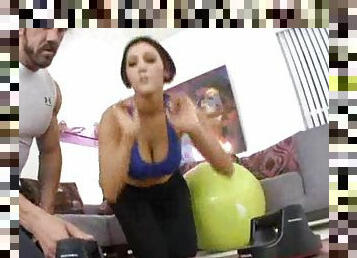 Chick gets fucked by her trainer