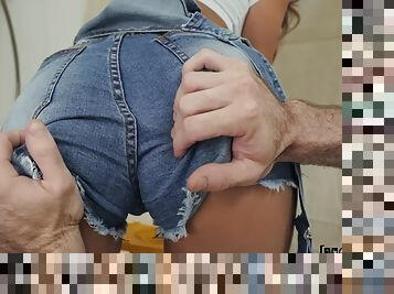 Bitch removes her short jeans to put dick up the warm cunt