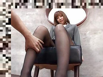 Kinky video of sexy Suzu Tsubaki teasing with her feet in nylon