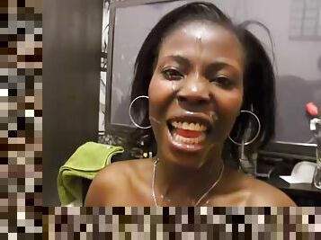 African beauty extracts cum from white cock after interracial sex to make her skin glow