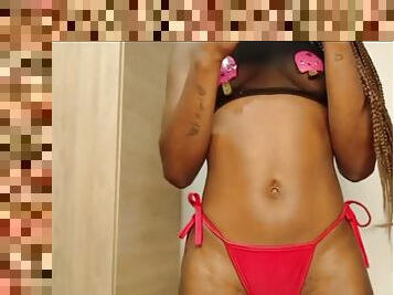 Ebony dancing and showing her beautiful body