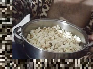 Popcorn for bear belly