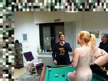 SPERMA ÜBERALL!! Billard-Abend eskaliert in ultra perversen Sperma-Orgien Gangbang!