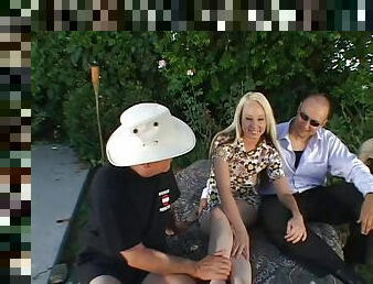 Outdoor cuckold session with a formidable blonde babe