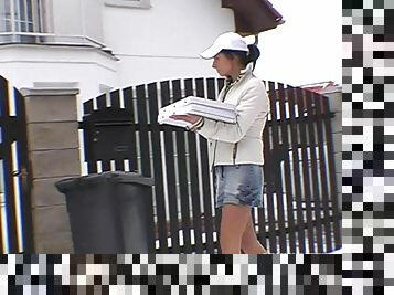 She delivers pizza to him and he feeds her some sausage