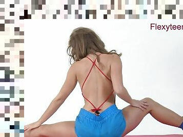 Anka flexible teen shows nude gymnastics