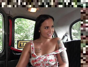 Divorced hottie Jennifer Mendez enjoys having sex in the taxi