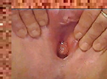 Up close of fat chick pussy that squirts