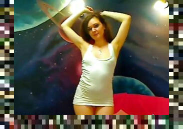 Russian stunner's sexy webcam dance