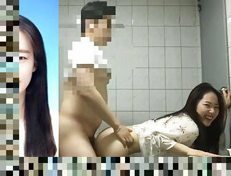 Yi Yuna Fucked In A Public Toilet