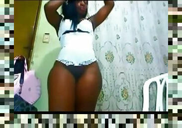 African slut on webcam dancing,fingering her gran culo ass!