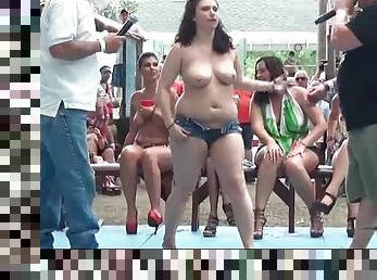 Ladies naked in public for the crowd