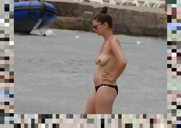 Topless amateur looks great in her bikini