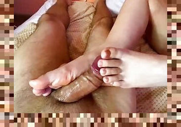 gros-nichons, masturbation, russe, femme, ejaculation-sur-le-corps, ados, maison, branlette, pieds, rousse