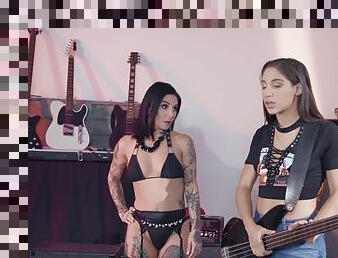 Punk lesbians Abella Danger and Joanna Angel in hardcore pussy play