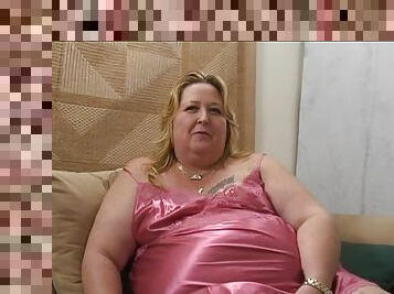 Fat belly slut in soft satin lingerie blows a lucky man