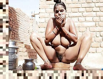 Indian Cute And Hot 19 Years Old Girl Bathing And Fingering Her Cremie Tight Pussy