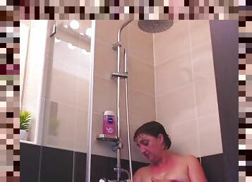 watching curvy mom in shower
