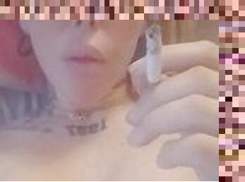Smoking with my titties out nr 2