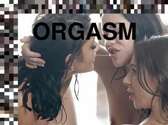 Hot Girls Alina Lopez, Ryan Reid And April Olsen Finger Each Other To Orgasm - Lesbian Threesome