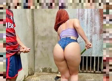 Contratei essa empregada, me apaixonei nessa bunda, ela é muito safada.