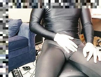 Boy in spandex masturbates in shiny pantyhose while watching porn