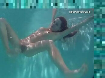 Slim redhead in bikini gets naked underwater