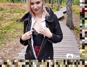 Luscious schoolgirl gets dicked in the woods