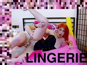 Lyza Vondee : Spandex, Squirt & Anal Sex
