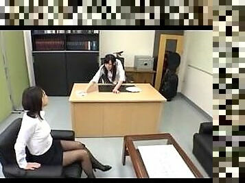 Birou (Office), Joc cu chiloteii, Secretara, Fusta mini