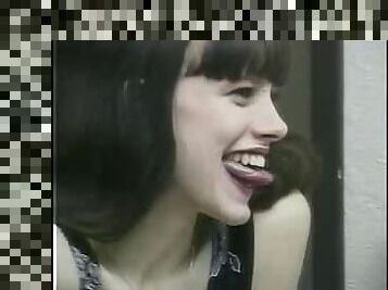 Kissing lesbians! Extreme long tongue!