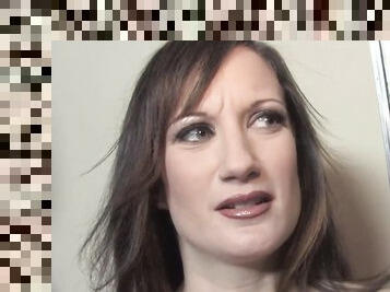 Sexy curvy MILF Stephanie Wylde sees no problem to suck massive BBC