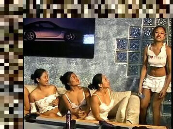 Asian lesbos in orgy