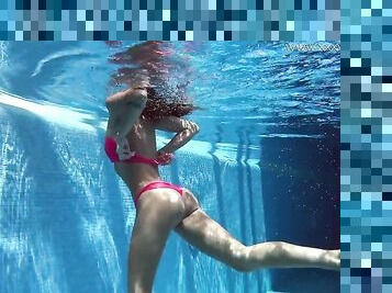 Tiffany Tatum mastubates her sexy hairy pussy by the pool